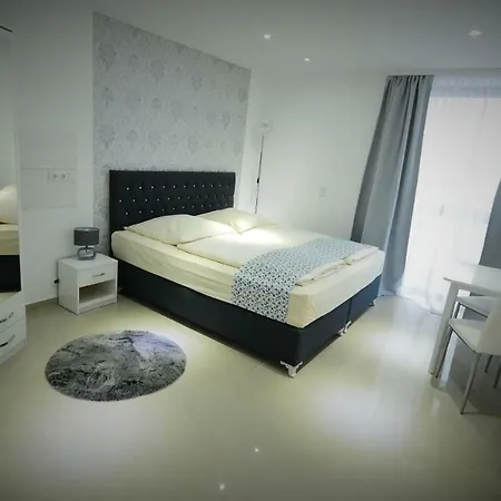 Hr Hotel *